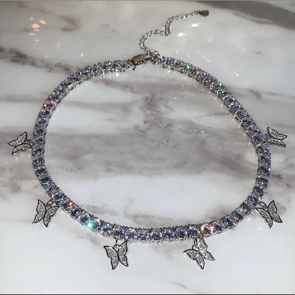 Butterfly tennis chocker